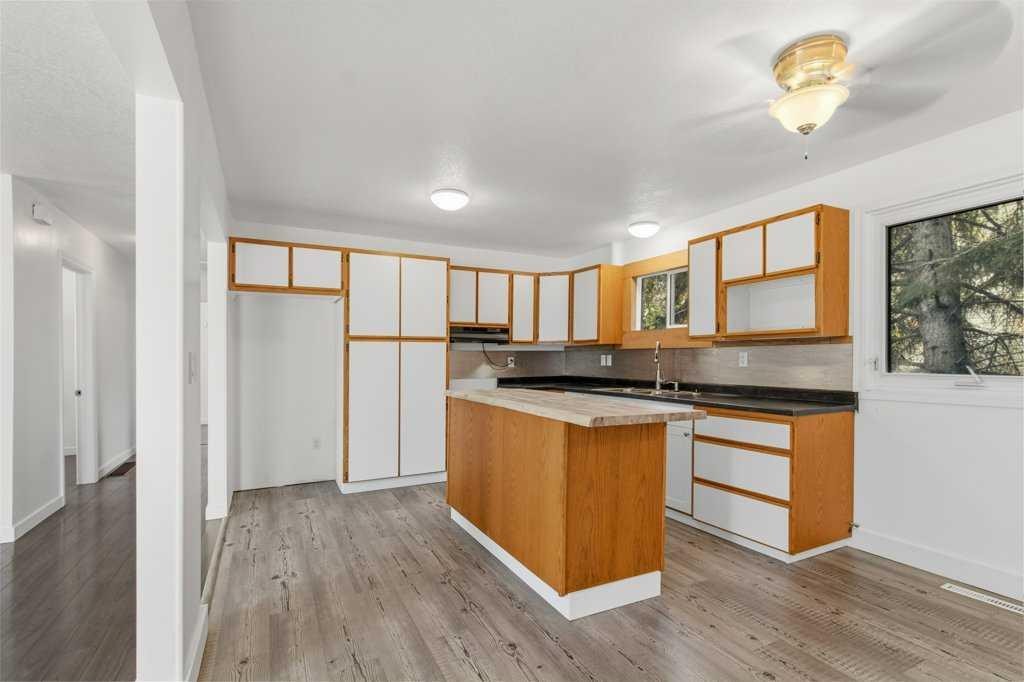 









4719


46

Avenue,
Sylvan Lake,




AB
T4S 1L4


