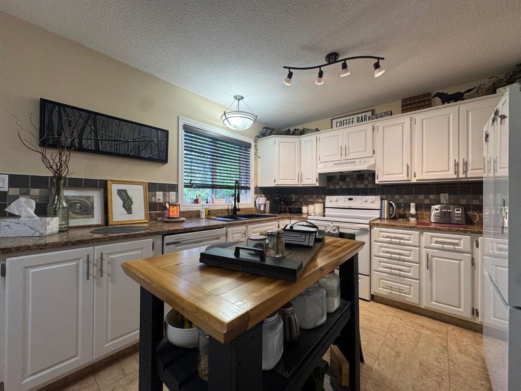 









5001


45

Street,
Sedgewick,




AB
T0B0C4

