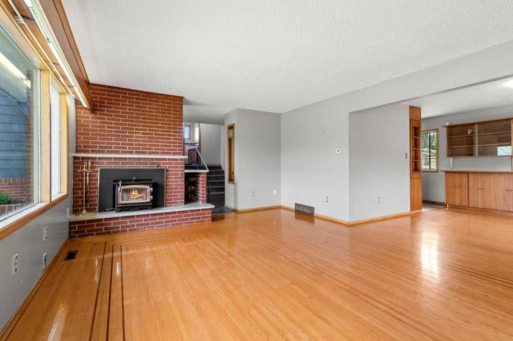 









5307


48

Avenue,
Sylvan Lake,




AB
T4S 1G5

