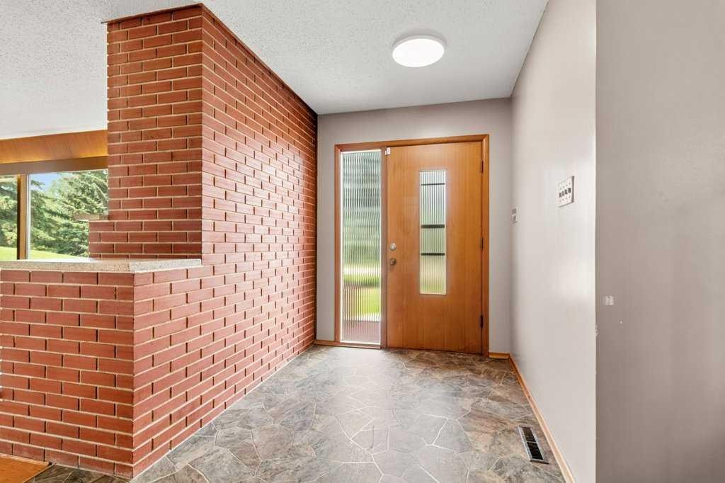 









5307


48

Avenue,
Sylvan Lake,




AB
T4S 1G5


