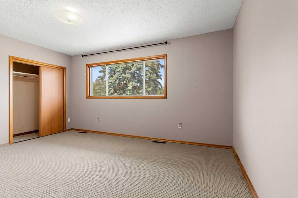 









5307


48

Avenue,
Sylvan Lake,




AB
T4S 1G5

