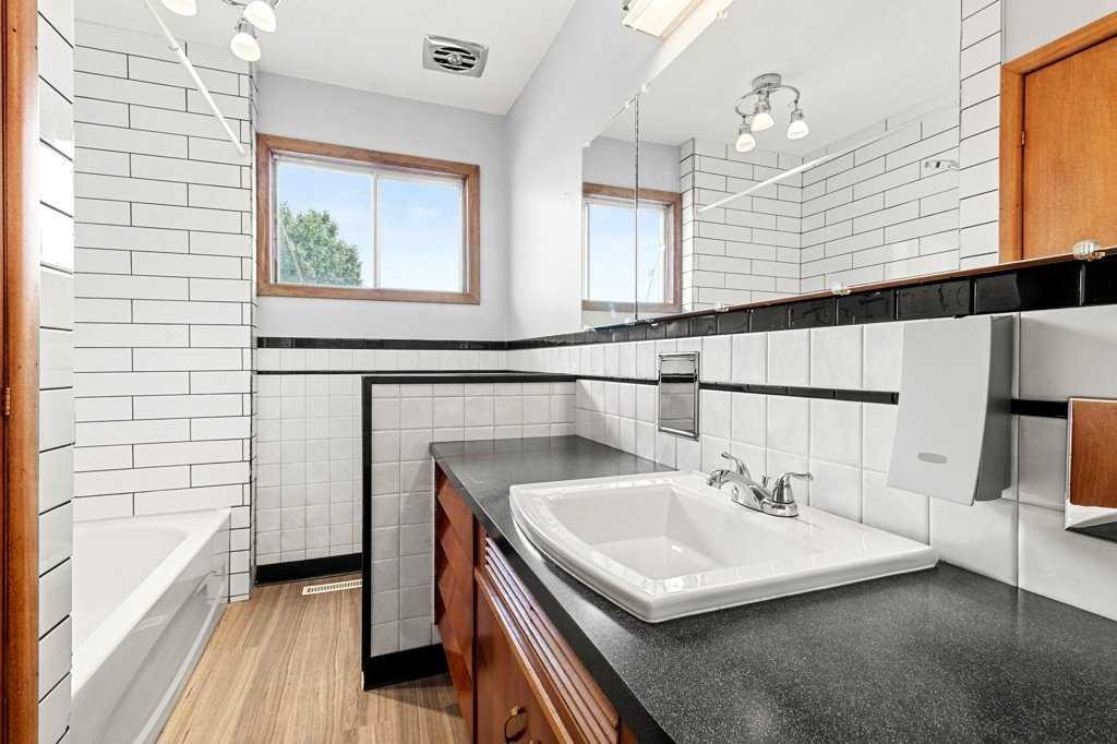 









5307


48

Avenue,
Sylvan Lake,




AB
T4S 1G5

