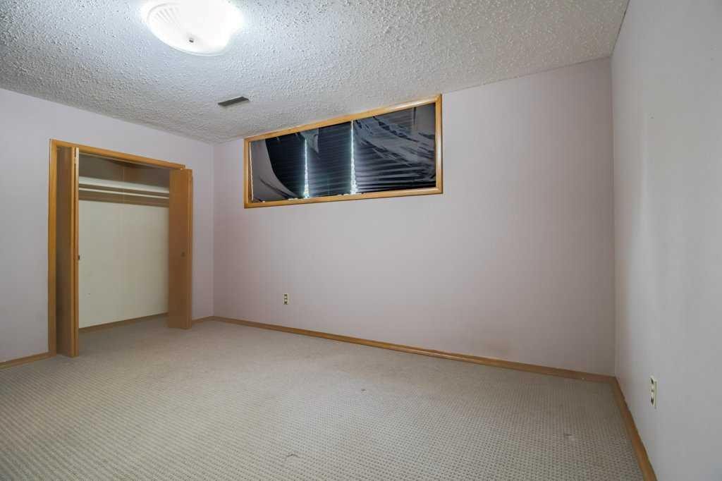 









5307


48

Avenue,
Sylvan Lake,




AB
T4S 1G5

