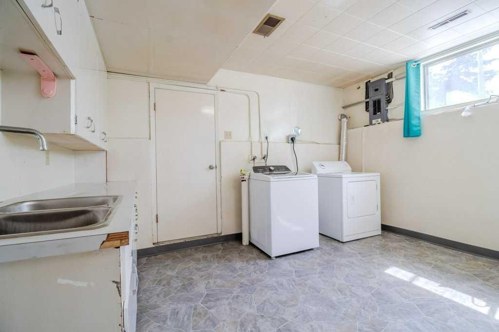 









5307


48

Avenue,
Sylvan Lake,




AB
T4S 1G5

