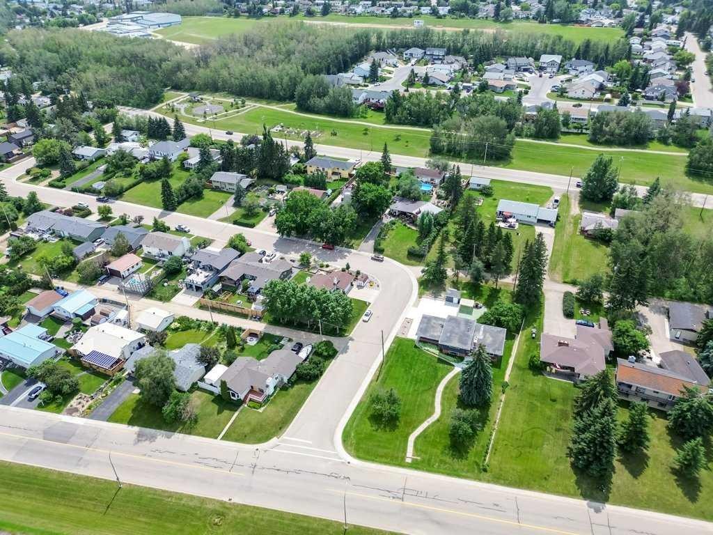 









5307


48

Avenue,
Sylvan Lake,




AB
T4S 1G5

