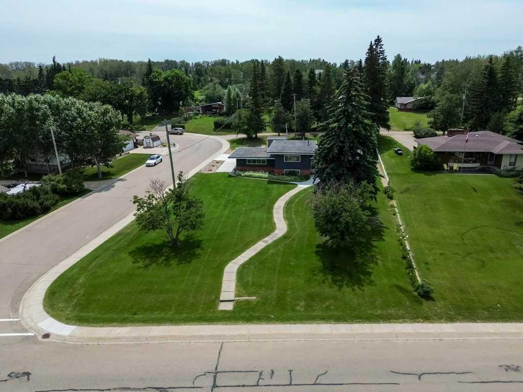 









5307


48

Avenue,
Sylvan Lake,




AB
T4S 1G5

