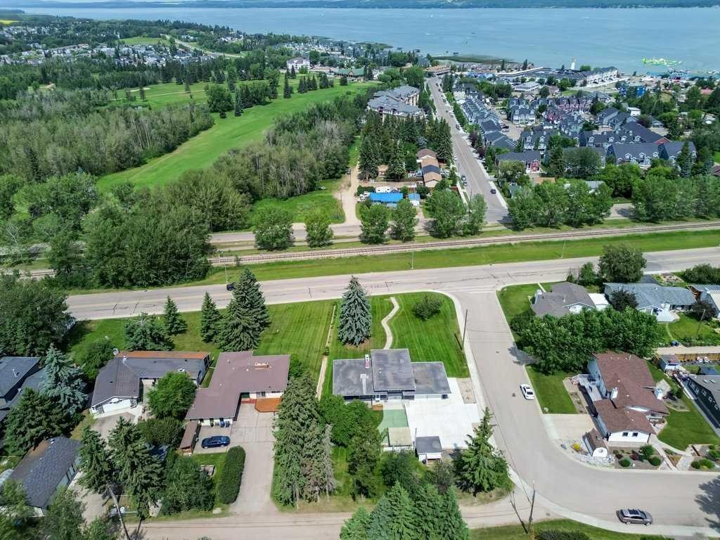 









5307


48

Avenue,
Sylvan Lake,




AB
T4S 1G5

