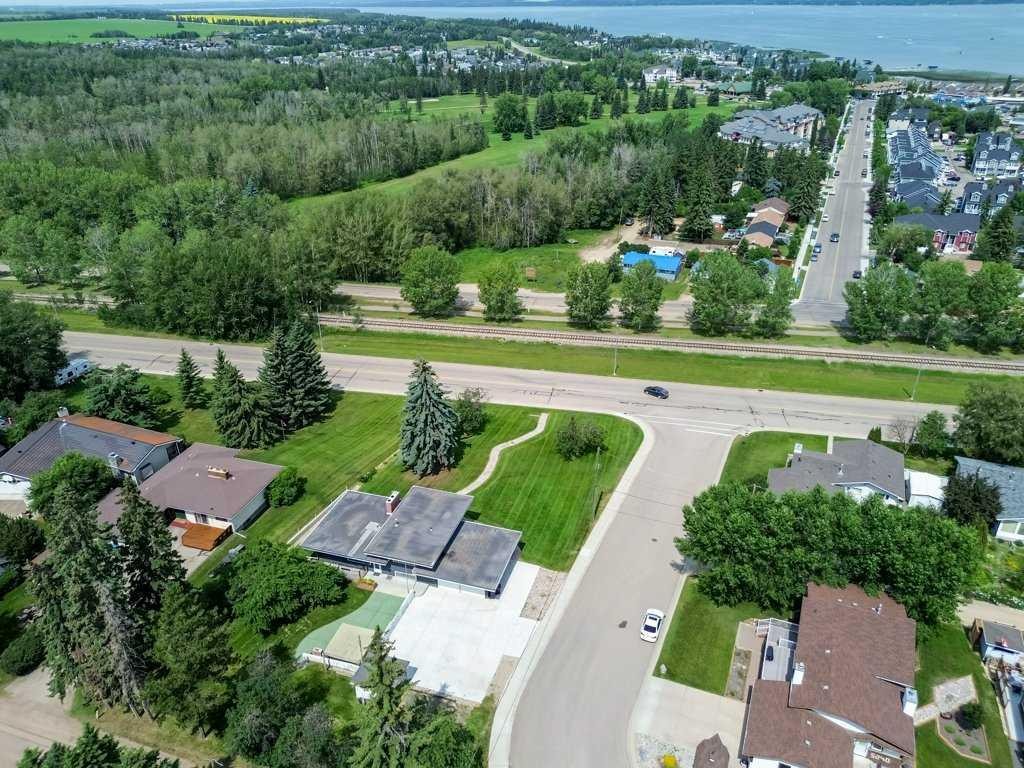 









5307


48

Avenue,
Sylvan Lake,




AB
T4S 1G5


