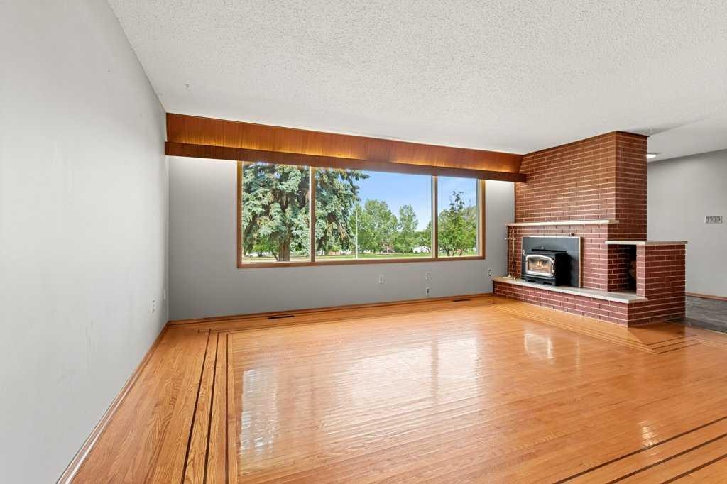 









5307


48

Avenue,
Sylvan Lake,




AB
T4S 1G5

