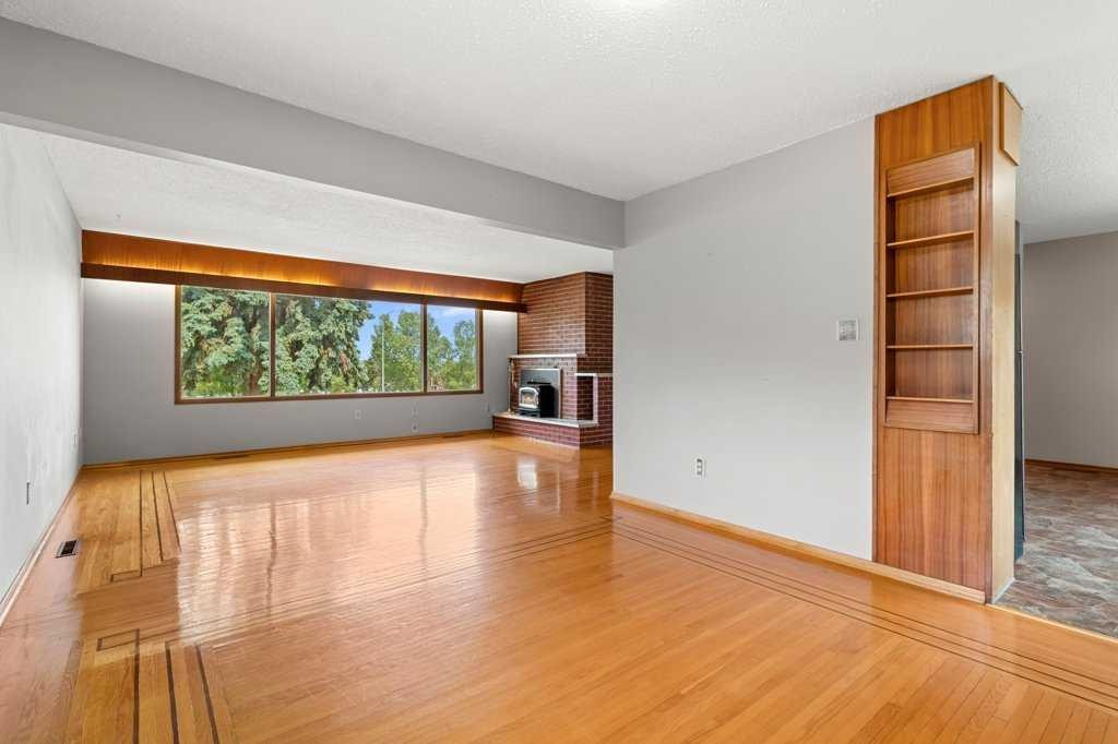 









5307


48

Avenue,
Sylvan Lake,




AB
T4S 1G5

