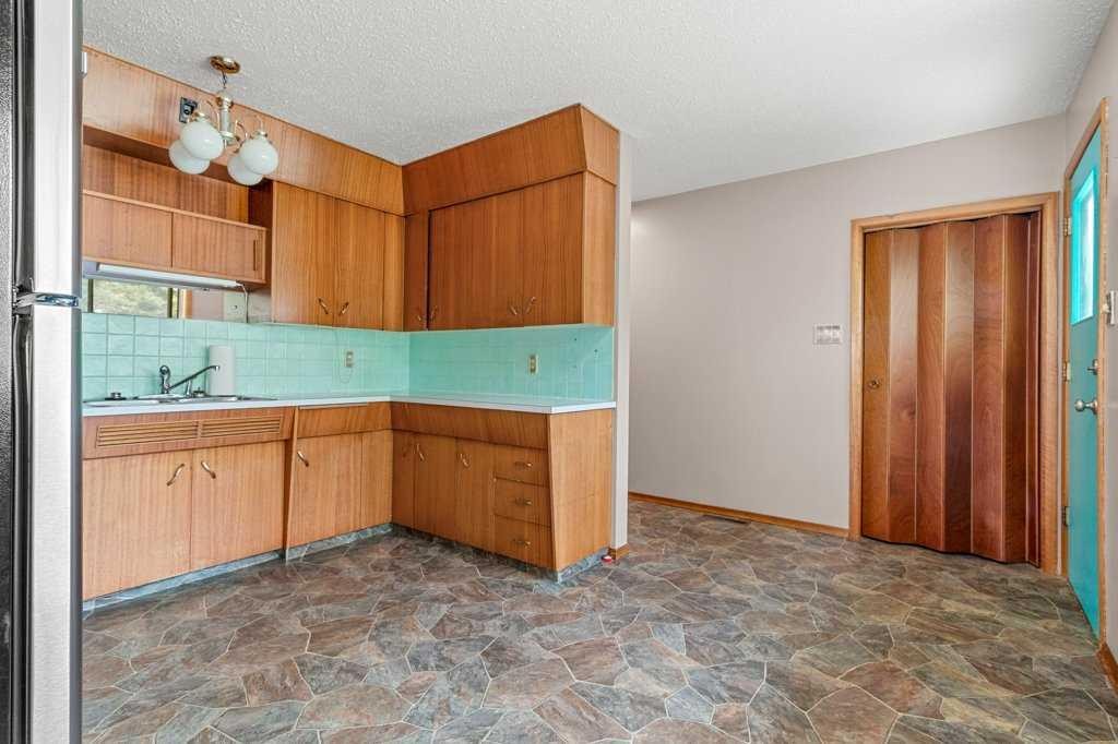 









5307


48

Avenue,
Sylvan Lake,




AB
T4S 1G5

