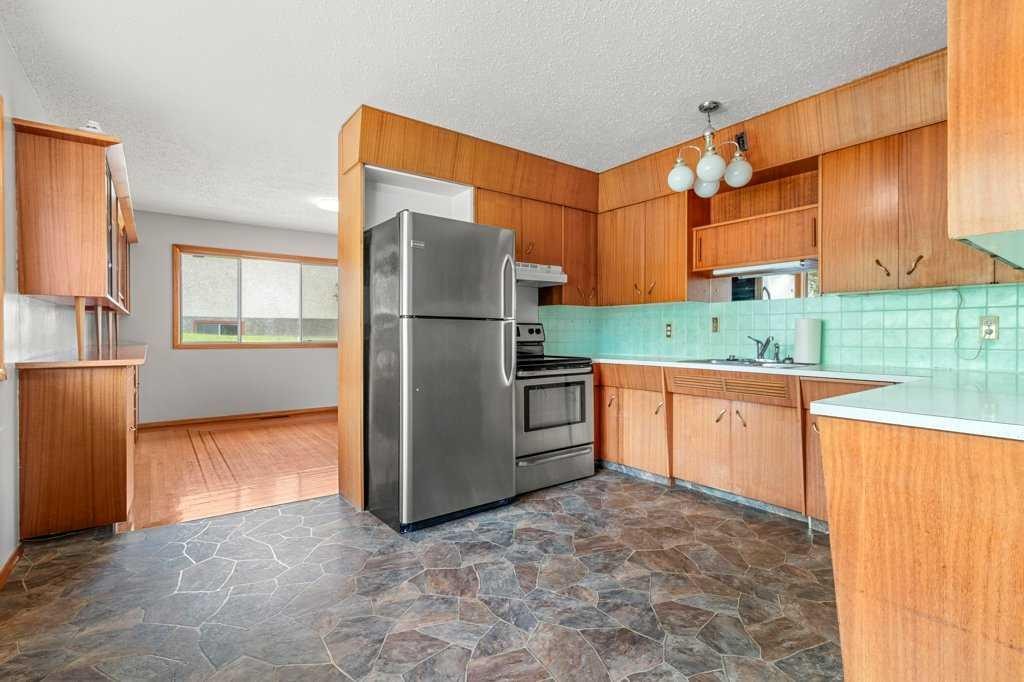 









5307


48

Avenue,
Sylvan Lake,




AB
T4S 1G5

