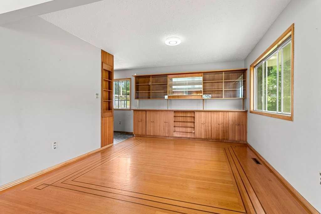 









5307


48

Avenue,
Sylvan Lake,




AB
T4S 1G5

