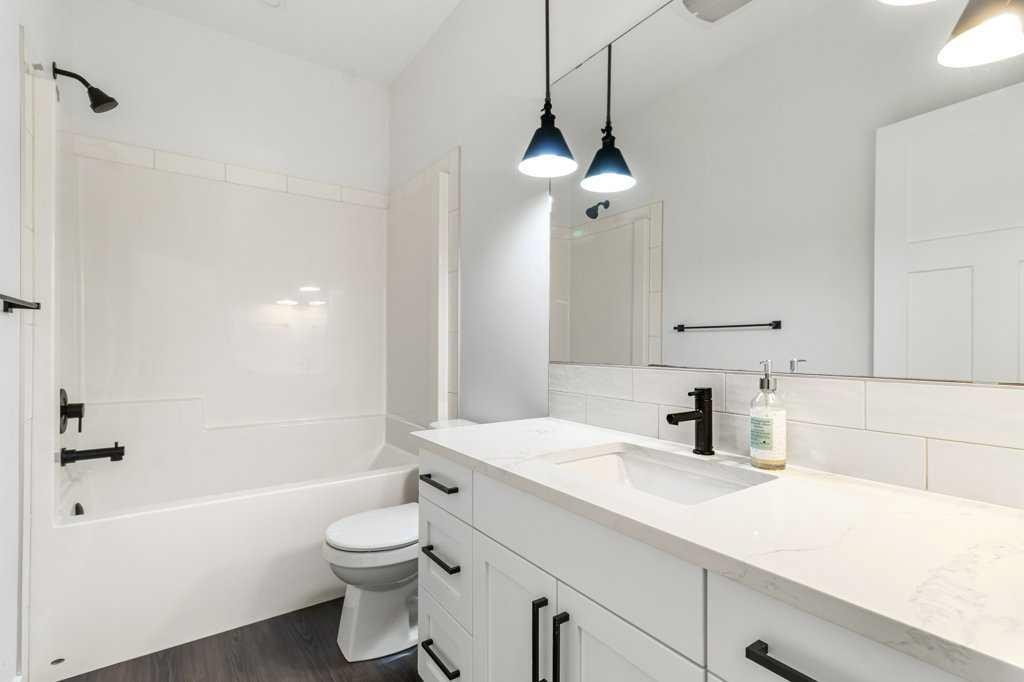 









3902


46

Street,
Red Deer,




AB
T4N 1M1

