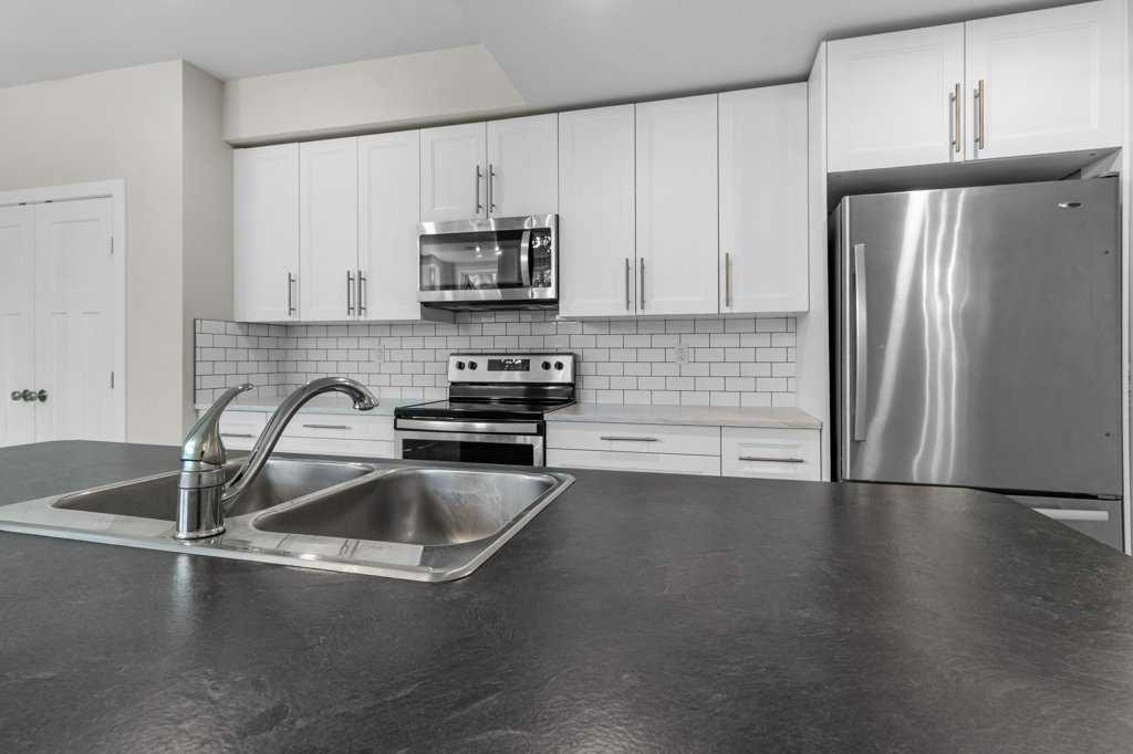 









3902


46

Street,
Red Deer,




AB
T4N 1M1

