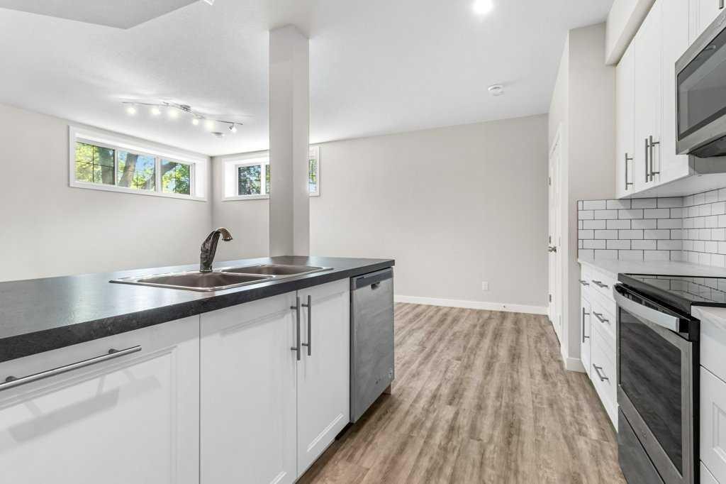 









3902


46

Street,
Red Deer,




AB
T4N 1M1

