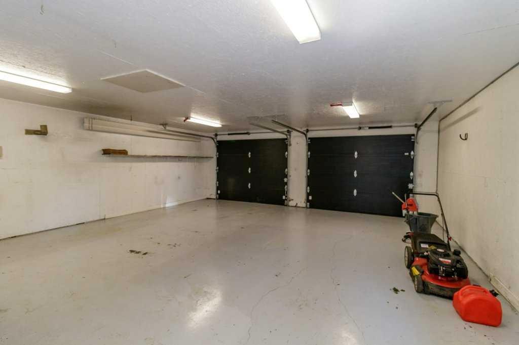 









3902


46

Street,
Red Deer,




AB
T4N 1M1

