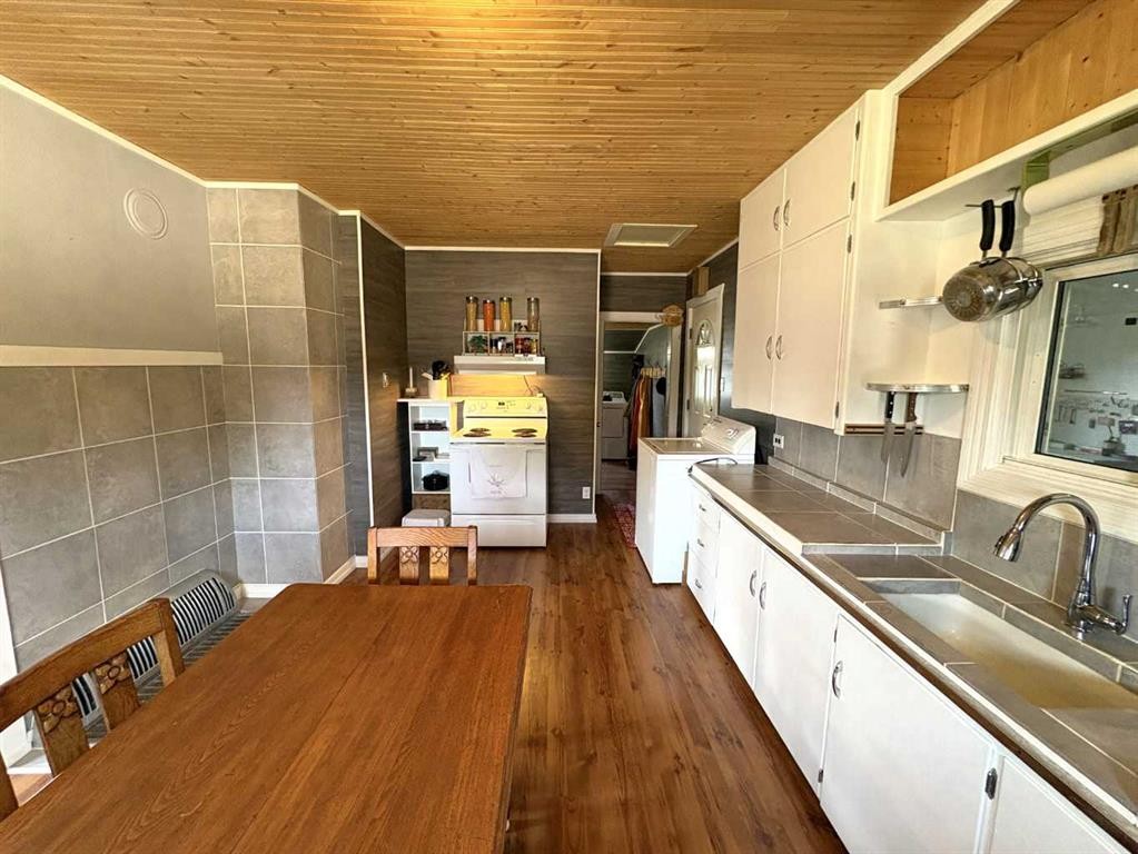 









109


Brownlee

Street,
Heisler,




AB
T0B 2A0

