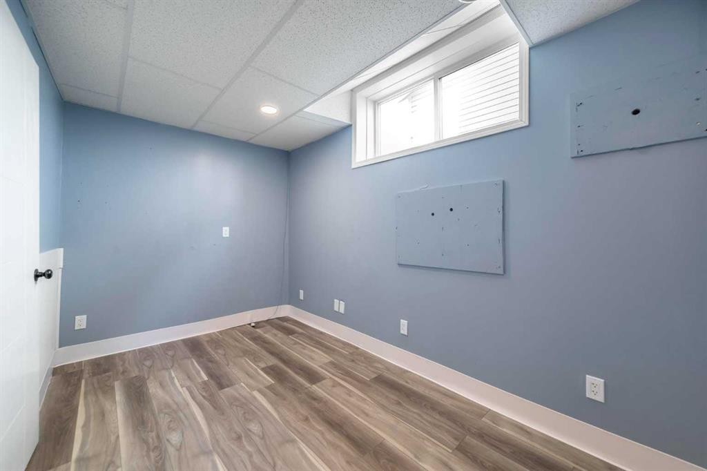 









318


Main Street

,
Ferintosh,




AB
T0B1M0

