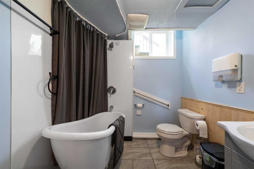 









318


Main Street

,
Ferintosh,




AB
T0B1M0

