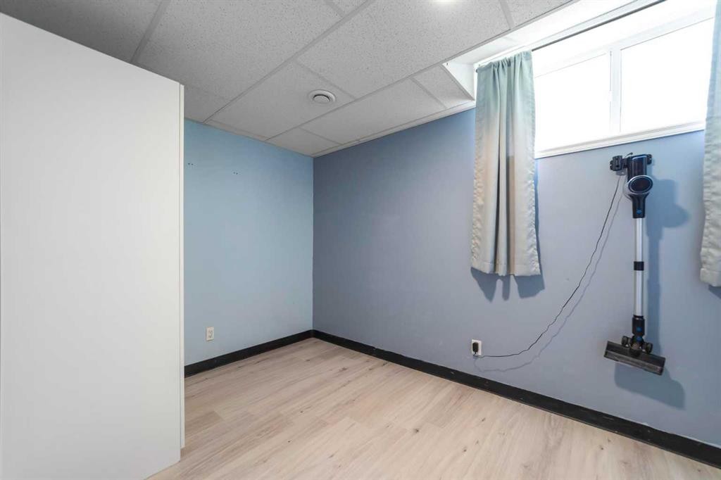 









318


Main Street

,
Ferintosh,




AB
T0B1M0

