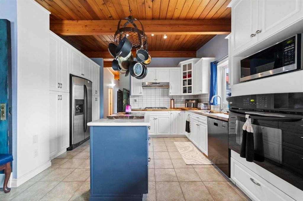 









318


Main Street

,
Ferintosh,




AB
T0B1M0

