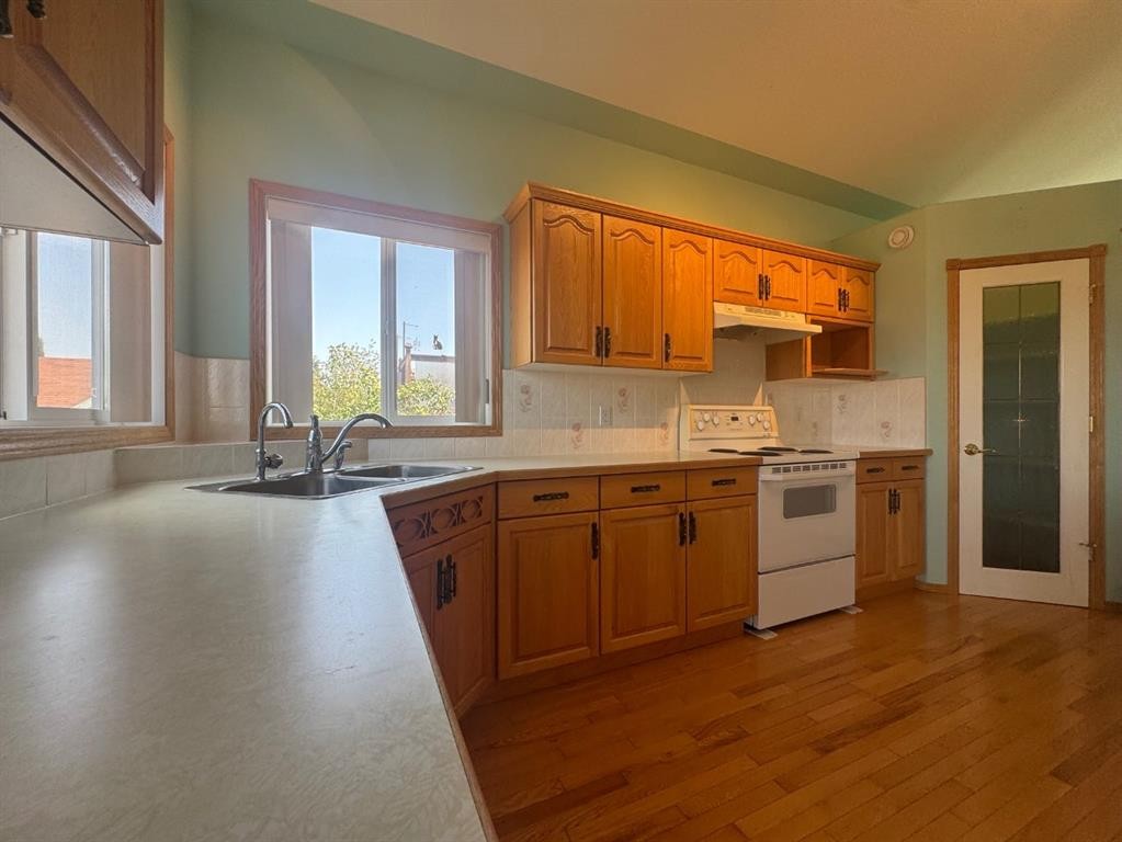 









114


Sunridge

Avenue,
Blackfalds,




AB
T0M0J0

