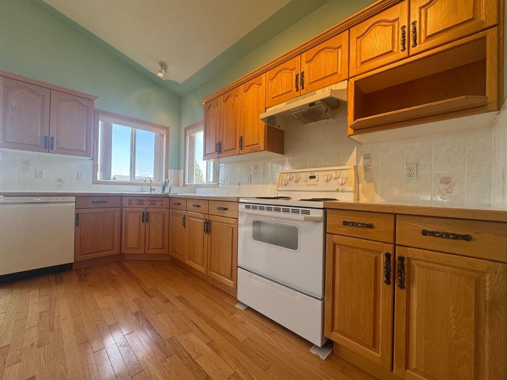 









114


Sunridge

Avenue,
Blackfalds,




AB
T0M0J0

