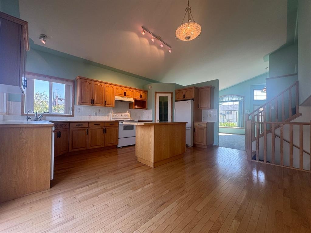 









114


Sunridge

Avenue,
Blackfalds,




AB
T0M0J0


