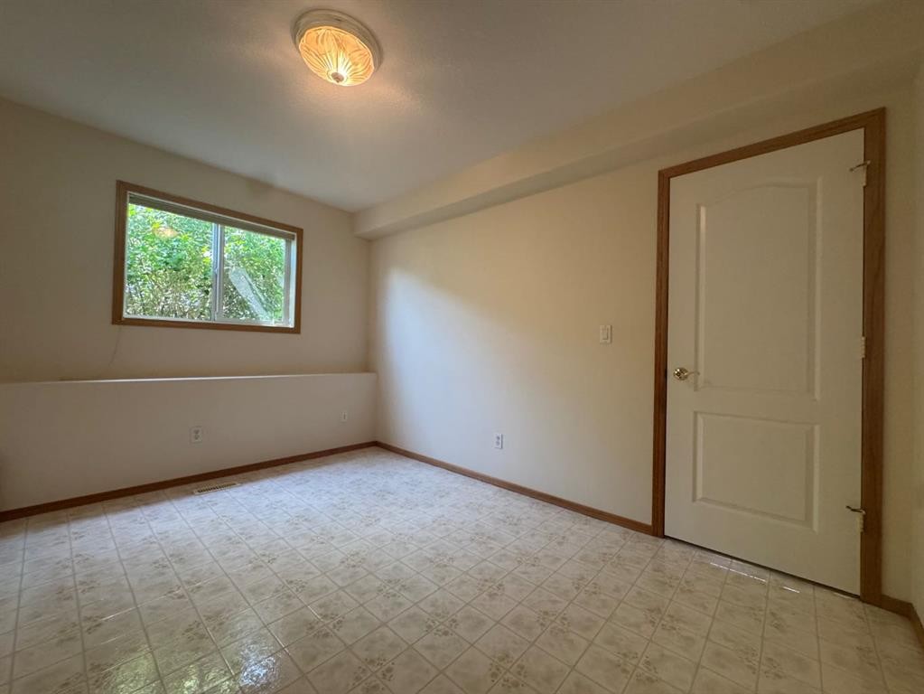 









114


Sunridge

Avenue,
Blackfalds,




AB
T0M0J0

