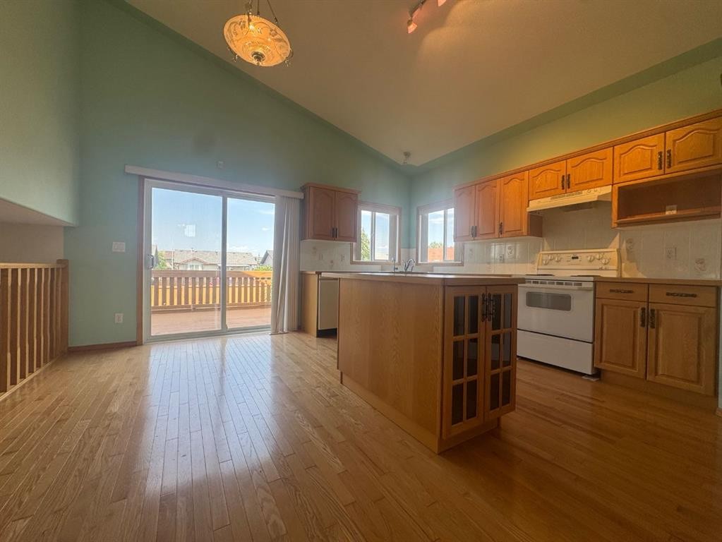 









114


Sunridge

Avenue,
Blackfalds,




AB
T0M0J0

