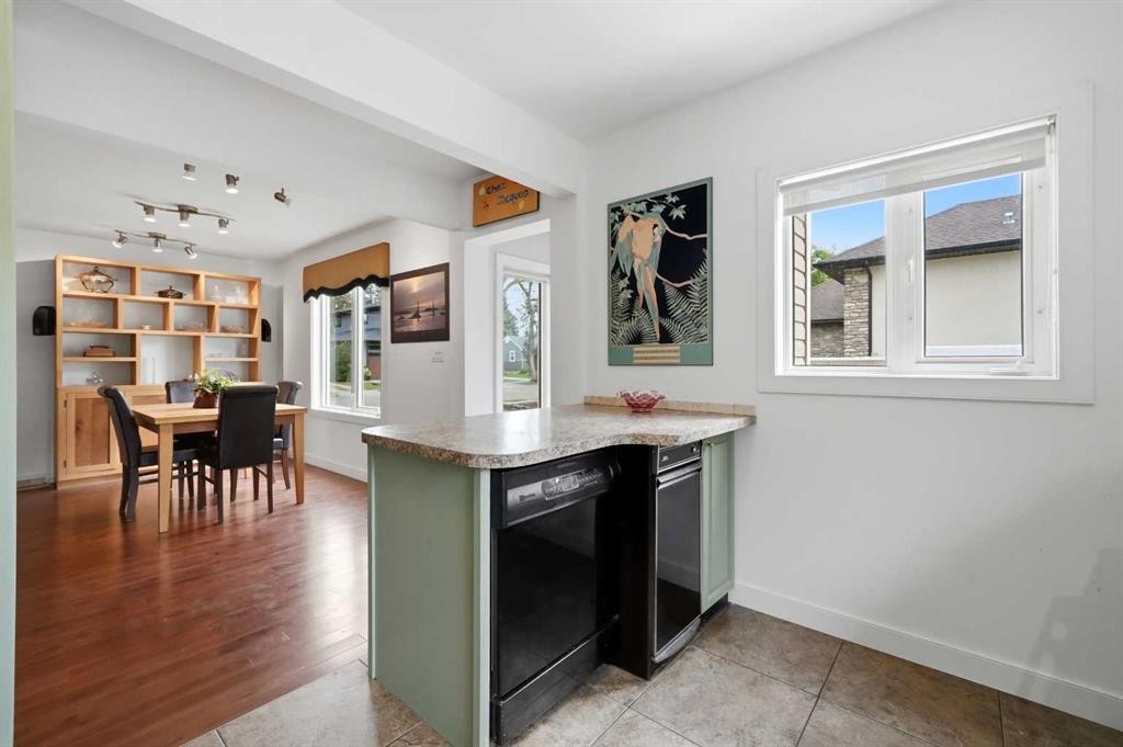 









3742


44

Avenue,
Red Deer,




AB
T4N 3H5

