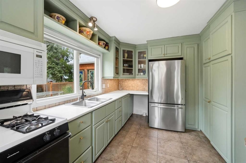 









3742


44

Avenue,
Red Deer,




AB
T4N 3H5

