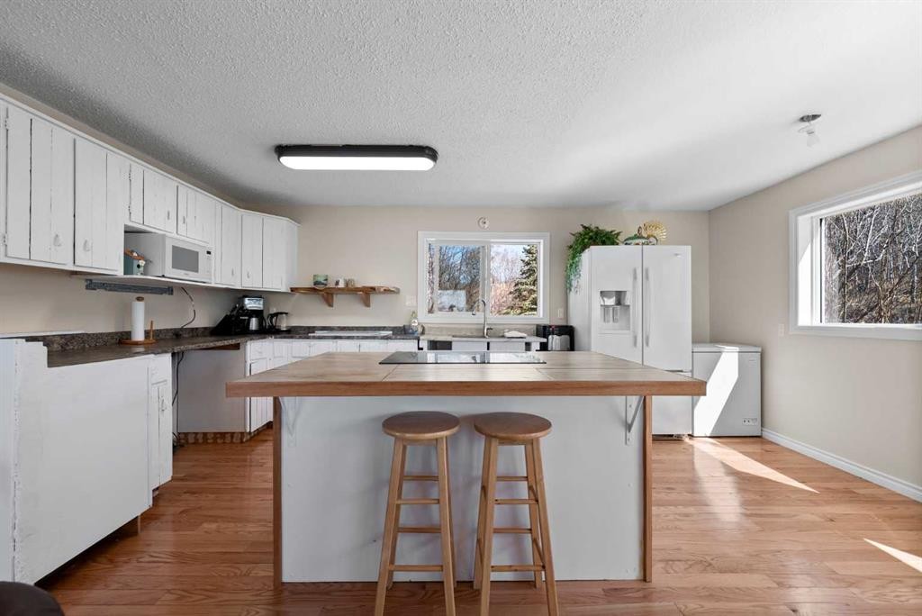 









325


Minnewaukan

Road,
Tillicum Beach,




AB
T4V 2m9

