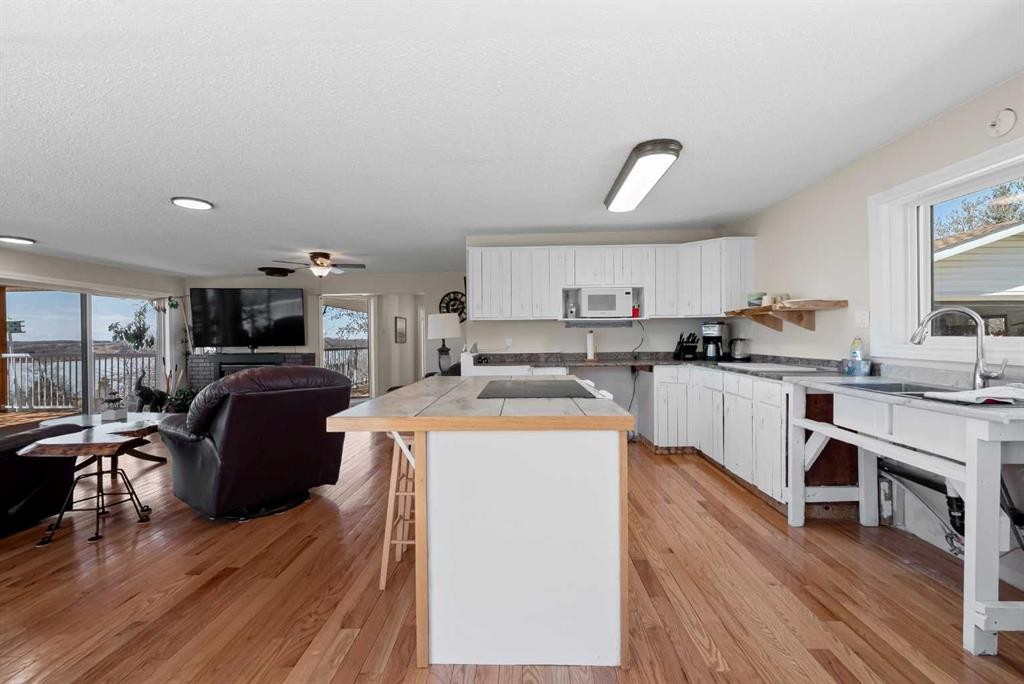 









325


Minnewaukan

Road,
Tillicum Beach,




AB
T4V 2m9

