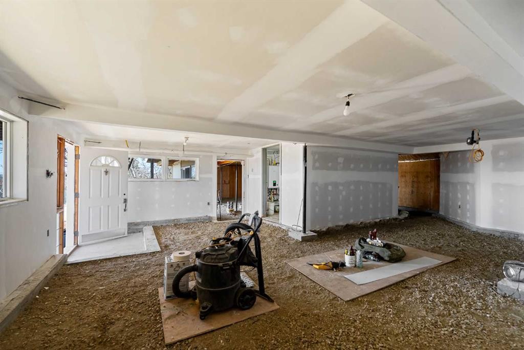 









325


Minnewaukan

Road,
Tillicum Beach,




AB
T4V 2m9

