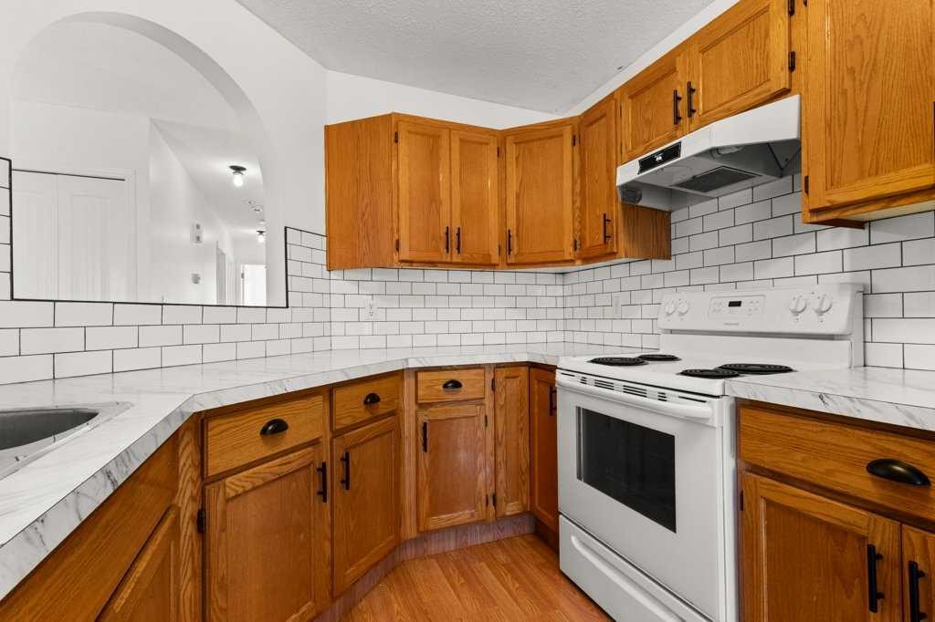 









33


Eggleton

Street,
Red Deer,




AB
T4N 2L2

