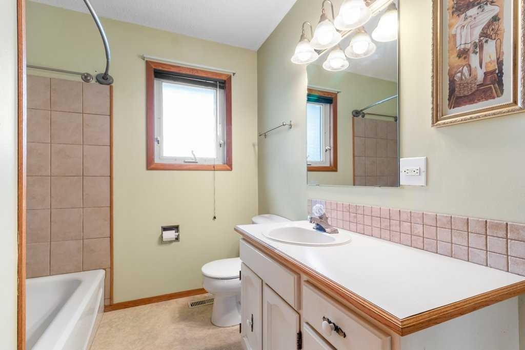 









4131


53

Avenue,
Innisfail,




AB
T4G 1G2

