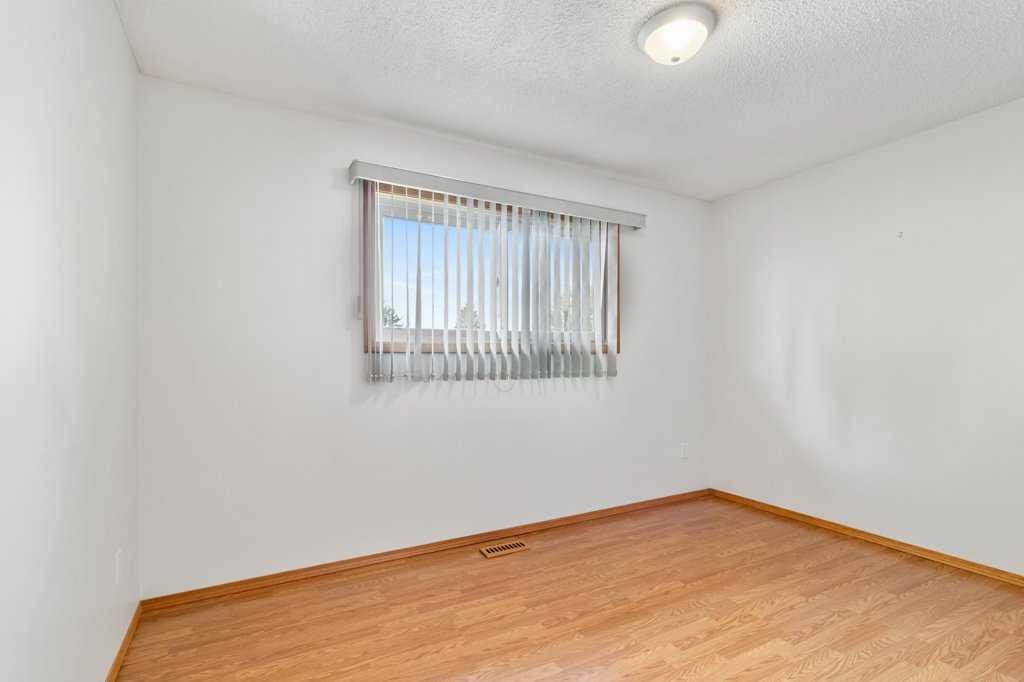 









4131


53

Avenue,
Innisfail,




AB
T4G 1G2

