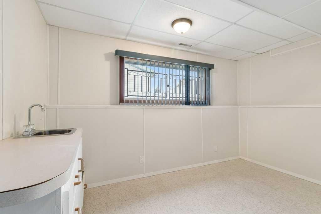









4131


53

Avenue,
Innisfail,




AB
T4G 1G2

