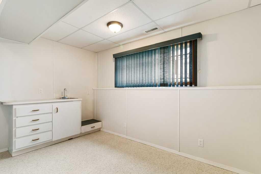 









4131


53

Avenue,
Innisfail,




AB
T4G 1G2

