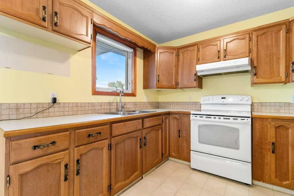 









4131


53

Avenue,
Innisfail,




AB
T4G 1G2

