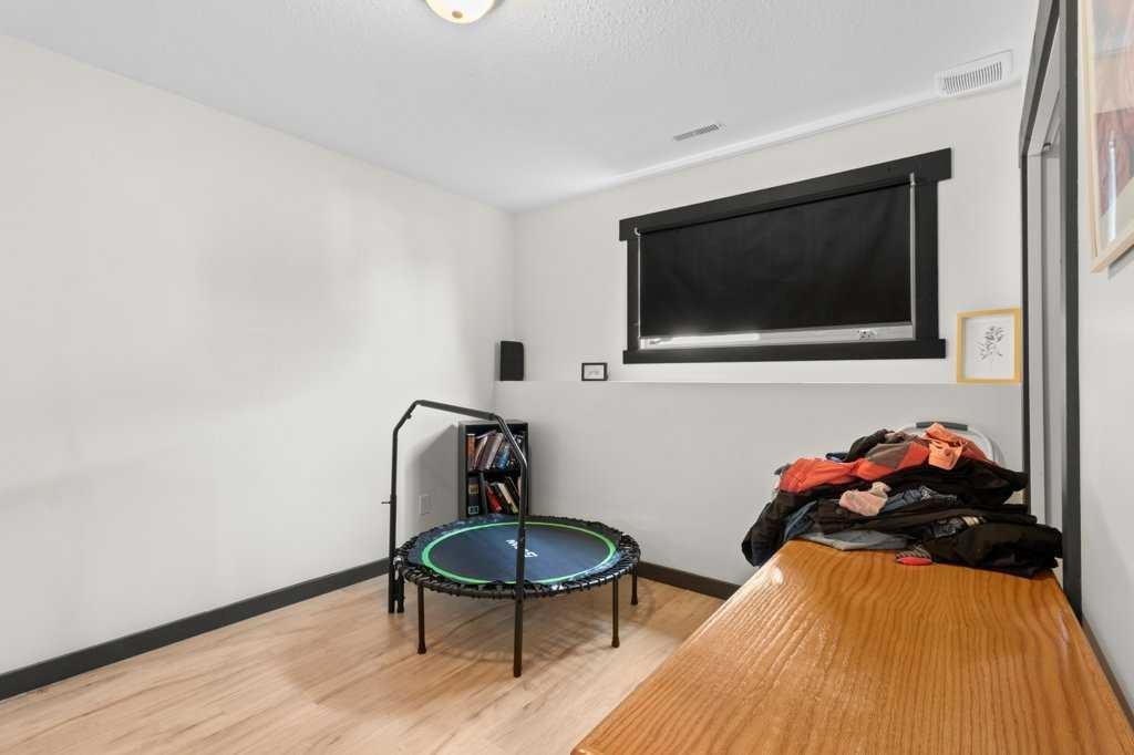 









5015


48

Avenue,
Sylvan Lake,




AB
T4S 1X6

