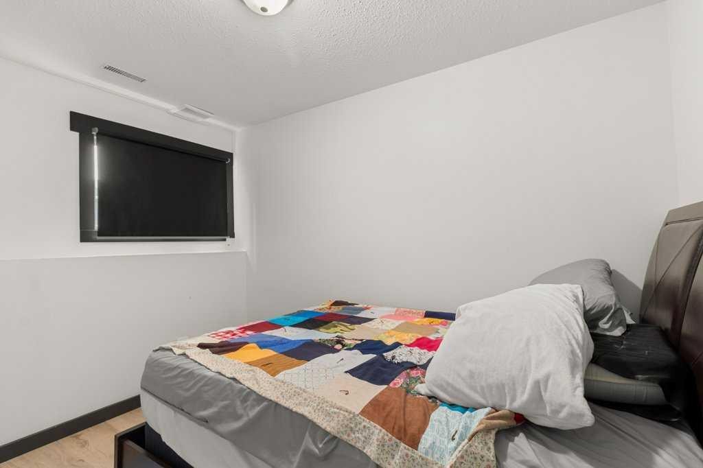









5015


48

Avenue,
Sylvan Lake,




AB
T4S 1X6

