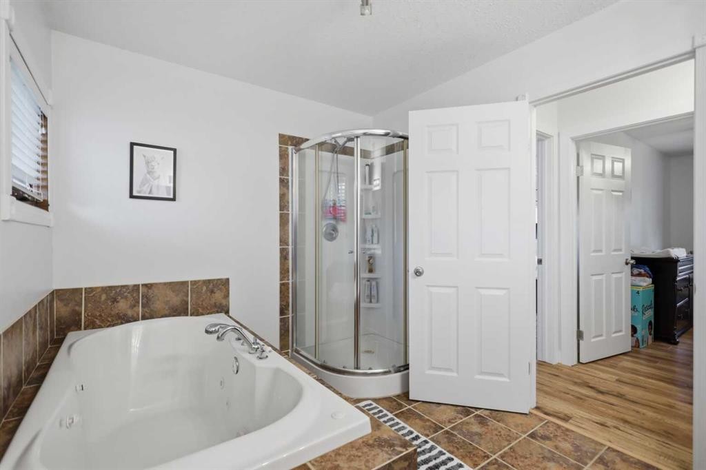 









5526


49

Avenue,
Lacombe,




AB
T4L 1M8

