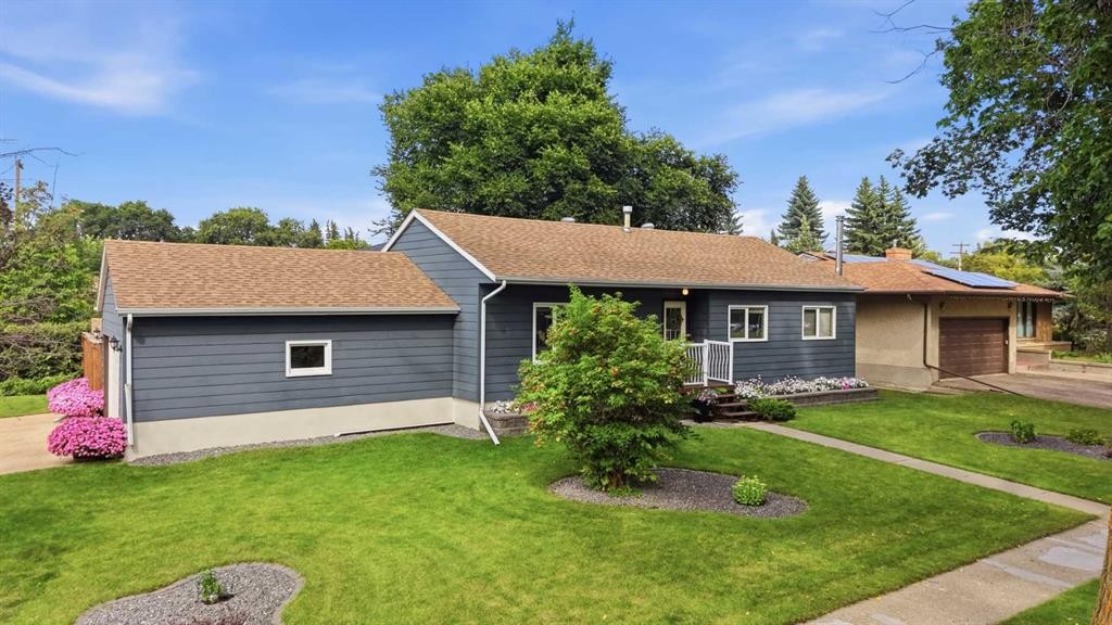 









5526


49

Avenue,
Lacombe,




AB
T4L 1M8

