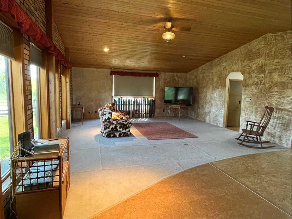 









75


Center

Street,
Glenwood,




AB
T0K 2R0

