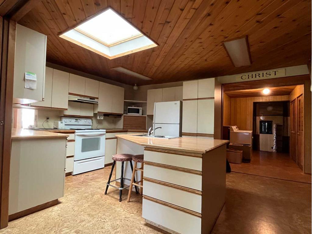 









75


Center

Street,
Glenwood,




AB
T0K 2R0


