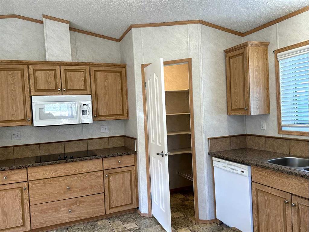 









2026


136

Street,
Blairmore,




AB
T0K 0E0

