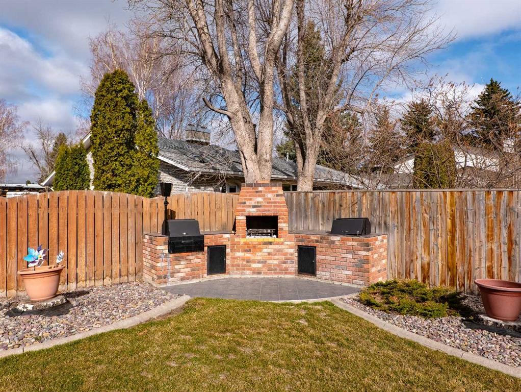 









1922


15

Street South,
Lethbridge,




AB
T1K1W8

